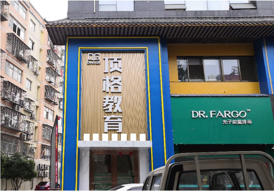 华阴门头设计要符合门店特色。