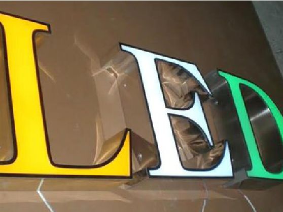 华阴介绍LED招牌的基础知识。